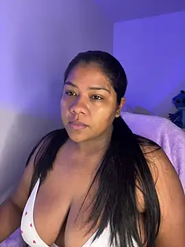 Snapshot of paola091 chatting on 06-18-26, 11:37 paola091 online show from 06-18-26, 11:37