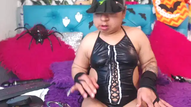 SARAWILLS online show from 10-28-25, 02:27