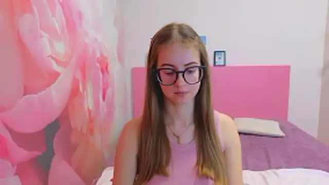 Snapshot of AliceAdams chatting on 01-12-26, 07:37 AliceAdams online show from 01-12-26, 07:37