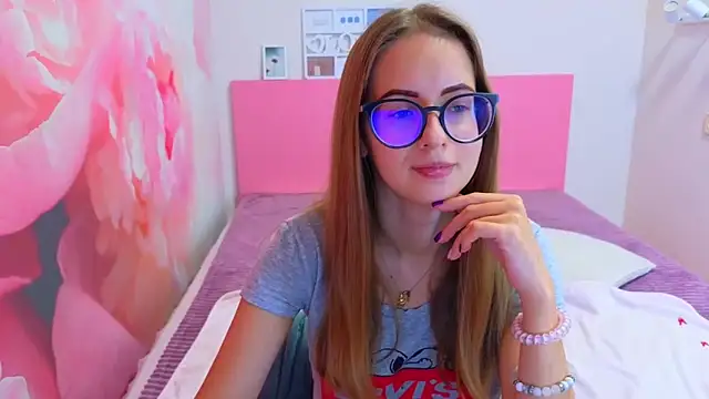 Snapshot of AliceAdams chatting on 10-31-25, 08:33 AliceAdams online show from 10-31-25, 08:33