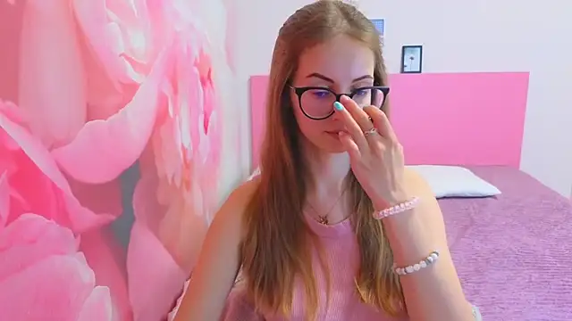 Snapshot of AliceAdams chatting on 02-21-26, 08:16 AliceAdams online show from 02-21-26, 08:16