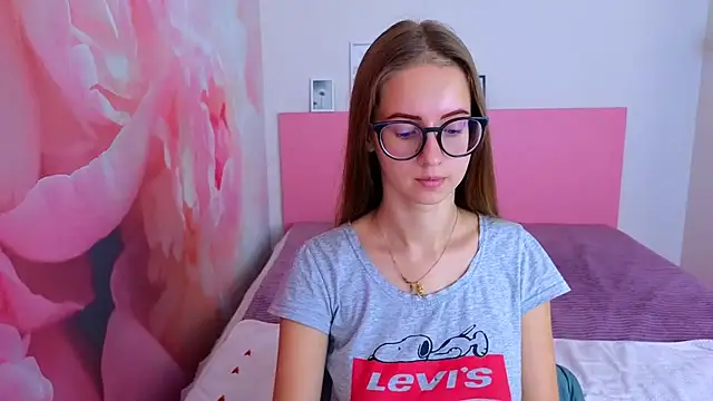 Snapshot of AliceAdams chatting on 10-22-25, 06:35 AliceAdams online show from 10-22-25, 06:35