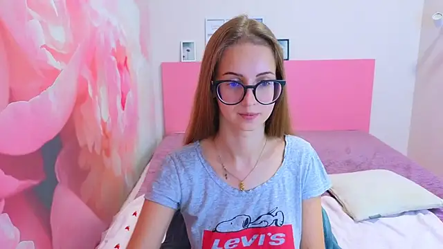 Snapshot of AliceAdams chatting on 11-07-25, 07:46 AliceAdams online show from 11-07-25, 07:46