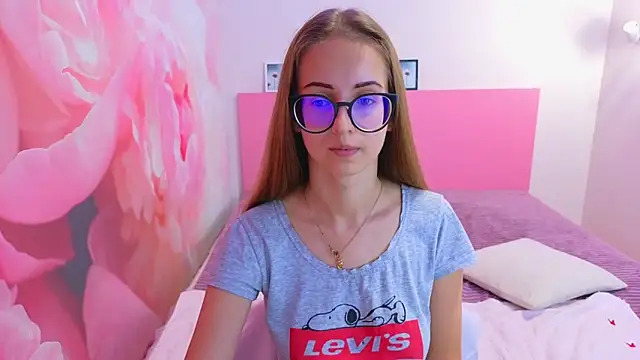 Snapshot of AliceAdams chatting on 10-10-25, 07:20 AliceAdams online show from 10-10-25, 07:20