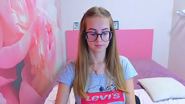 Snapshot of AliceAdams chatting on 11-13-25, 08:07 AliceAdams online show from 11-13-25, 08:07