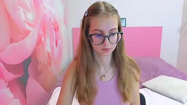 Snapshot of AliceAdams chatting on 12-04-25, 07:07 AliceAdams online show from 12-04-25, 07:07