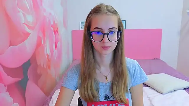 Snapshot of AliceAdams chatting on 11-15-25, 08:40 AliceAdams online show from 11-15-25, 08:40