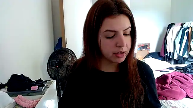 Snapshot of chelbyy chatting on 09-25-25, 01:28 chelbyy online show from 09-25-25, 01:28