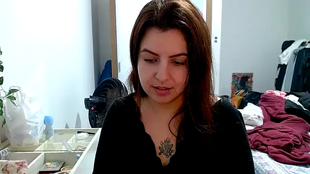 Snapshot of chelbyy chatting on 10-02-25, 04:05 chelbyy online show from 10-02-25, 04:05