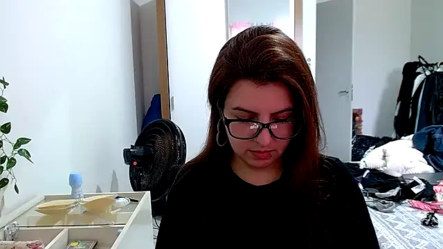 Snapshot of chelbyy chatting on 10-02-25, 05:49 chelbyy online show from 10-02-25, 05:49
