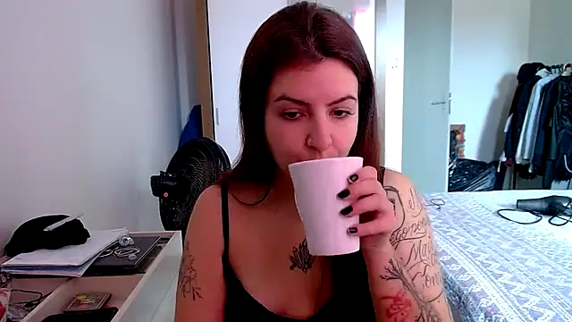 Snapshot of chelbyy chatting on 09-28-25, 05:20 chelbyy online show from 09-28-25, 05:20