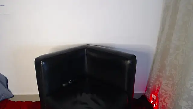 AmeliPonce online show from 09-28-25, 01:23