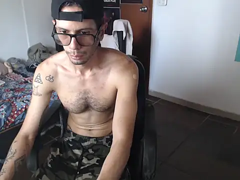 Snapshot of alisterxxx chatting on 07-18-26, 03:31 alisterxxx online show from 07-18-26, 03:31