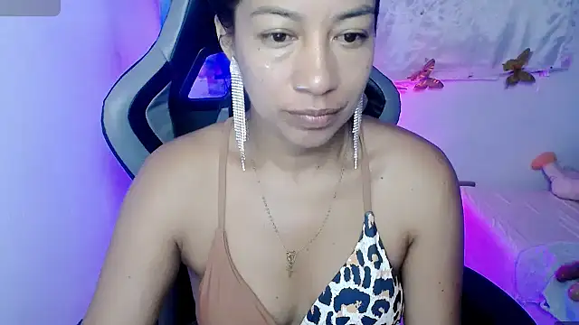 ninatiny online show from 11-02-25, 09:47