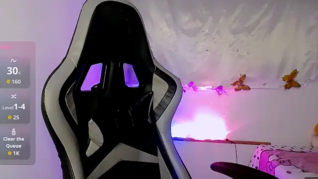 ninatiny online show from 11-15-25, 09:02