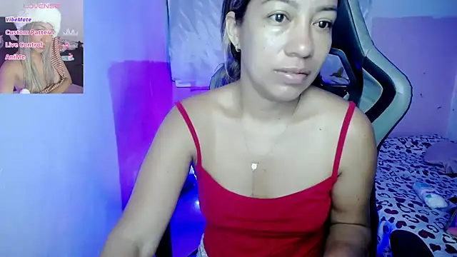 Snapshot of ninatiny chatting on 03-04-25, 10:46 ninatiny online show from 03-04-25, 10:46