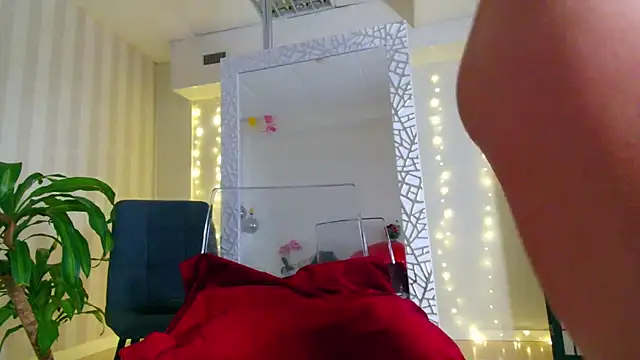 girl nextd00r online show from 02-15-25, 06:23