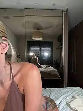 Snapshot of jasminesummer chatting on 01-17-26, 01:26 jasminesummer online show from 01-17-26, 01:26