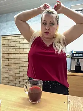 Snapshot of SabinaSweety chatting on 01-25-25, 01:08 SabinaSweety online show from 01-25-25, 01:08