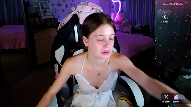 Snapshot of Kira_honeyy chatting on 09-14-25, 10:48 Kira honeyy online show from 09-14-25, 10:48