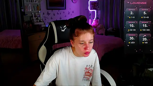 Snapshot of Kira_honeyy chatting on 09-09-25, 11:19 Kira honeyy online show from 09-09-25, 11:19