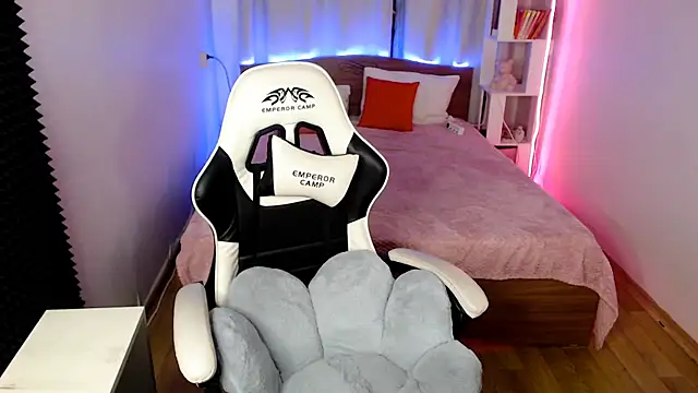 Snapshot of Kira_honeyy chatting on 01-23-25, 12:35 Kira honeyy online show from 01-23-25, 12:35