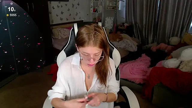 Kira honeyy online show from 04-12-26, 06:49