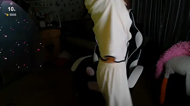 Snapshot of Kira_honeyy chatting on 01-13-26, 02:15 Kira honeyy online show from 01-13-26, 02:15