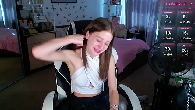 Snapshot of Kira_honeyy chatting on 09-20-25, 07:46 Kira honeyy online show from 09-20-25, 07:46