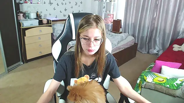 Snapshot of Kira_honeyy chatting on 03-22-25, 06:22 Kira honeyy online show from 03-22-25, 06:22