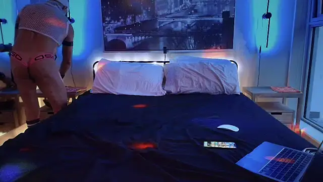 MikyFoxx online show from 10-19-25, 01:08