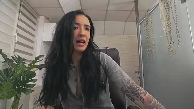 GlamKate online show from 12-15-25, 04:29