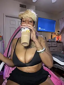 Snapshot of MzParker chatting on 01-24-25, 02:30 MzParker online show from 01-24-25, 02:30