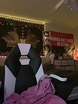 Snapshot of MzParker chatting on 03-17-25, 02:34 MzParker online show from 03-17-25, 02:34