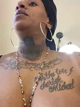 Snapshot of MzParker chatting on 02-11-26, 04:29 MzParker online show from 02-11-26, 04:29