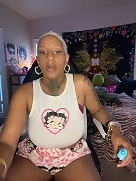 Snapshot of MzParker chatting on 12-15-25, 03:07 MzParker online show from 12-15-25, 03:07