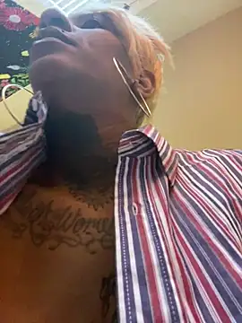 Snapshot of MzParker chatting on 02-12-26, 02:39 MzParker online show from 02-12-26, 02:39