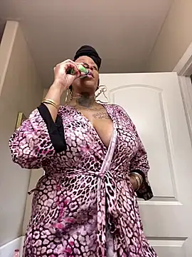 Snapshot of MzParker chatting on 01-13-26, 02:21 MzParker online show from 01-13-26, 02:21