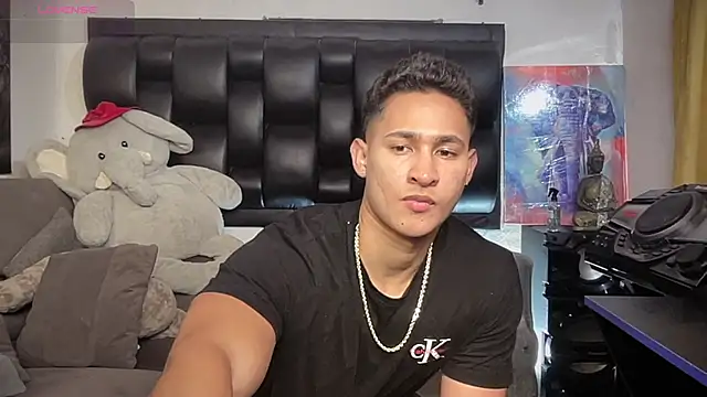 Snapshot of BenjaminCooperk chatting on 04-08-26, 07:10 BenjaminCooperk online show from 04-08-26, 07:10