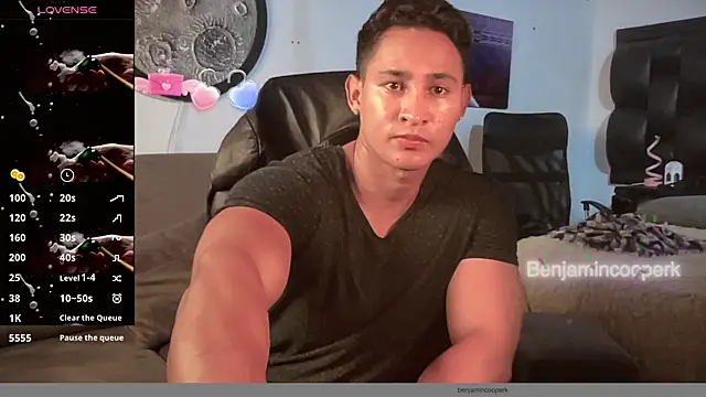 Snapshot of BenjaminCooperk chatting on 10-16-25, 06:43 BenjaminCooperk online show from 10-16-25, 06:43