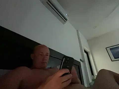 SteffenOhv online show from 02-11-25, 04:01