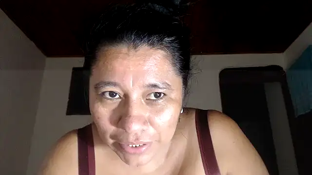 Snapshot of adrixxx38 chatting on 07-10-26, 04:45 adrixxx38 online show from 07-10-26, 04:45