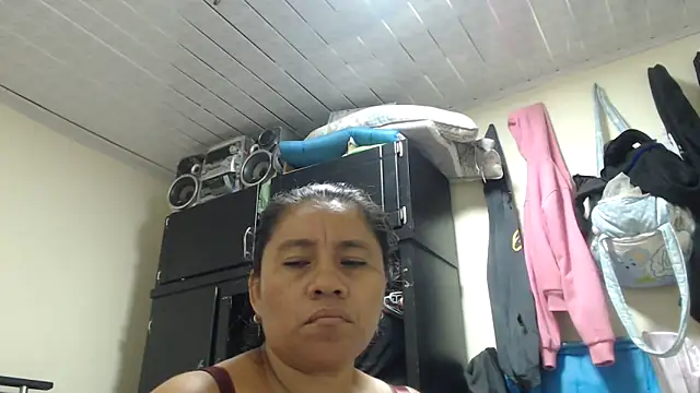 adrixxx38 online show from 04-12-26, 10:51