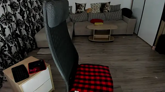 Charlotte Diamonds online show from 10-26-25, 05:19