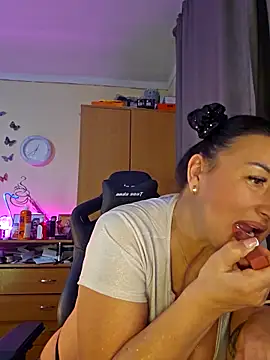 Snapshot of Hotangel75 chatting on 02-08-26, 04:05 Hotangel75 online show from 02-08-26, 04:05