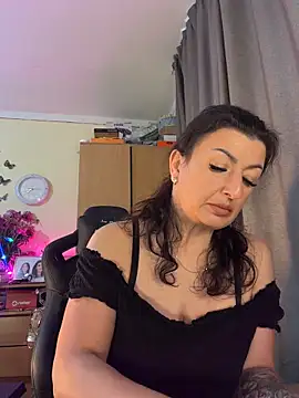Snapshot of Hotangel75 chatting on 06-10-26, 04:46 Hotangel75 online show from 06-10-26, 04:46