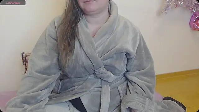 Snapshot of Lady_Adrianna chatting on 02-28-25, 09:44 Lady Adrianna online show from 02-28-25, 09:44