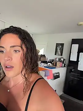 Clara-xoxo online show from 07-17-26, 02:03