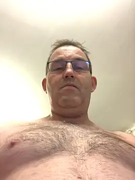 Snapshot of Lentbulant chatting on 03-16-25, 03:39 Lentbulant online show from 03-16-25, 03:39