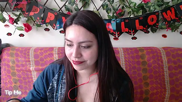 Snapshot of Jack_Emily1 chatting on 10-28-25, 04:39 Jack Emily1 online show from 10-28-25, 04:39